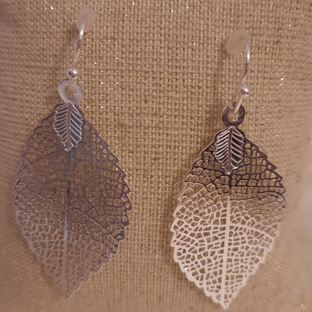Leaf shape dangle filigree earrings